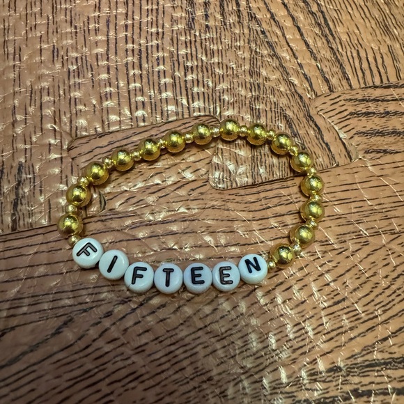 Fearless-inspired Taylor Swift friendship bracelets - Picture 3 of 6